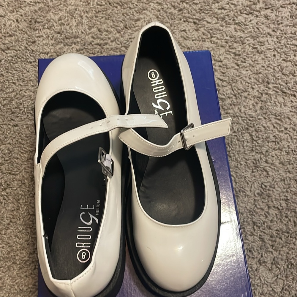 Shoes - Picture 2 of 4